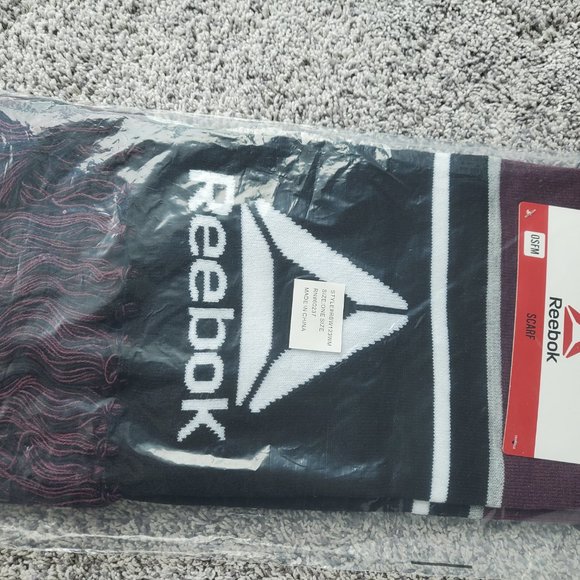 Reebock Logo winter bundle of 3 - scarf, hat & gloves - Picture 9 of 11